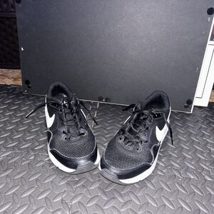 Nike Black and White Sneakers Classic Athletic Design